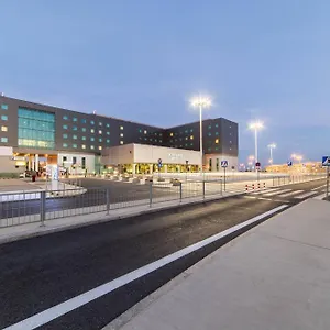 מלון Courtyard By Marriott Airport, ורשה