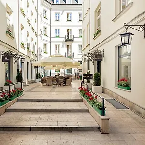 Lägenhetshotell St. Andrew's Palace, Warszawa